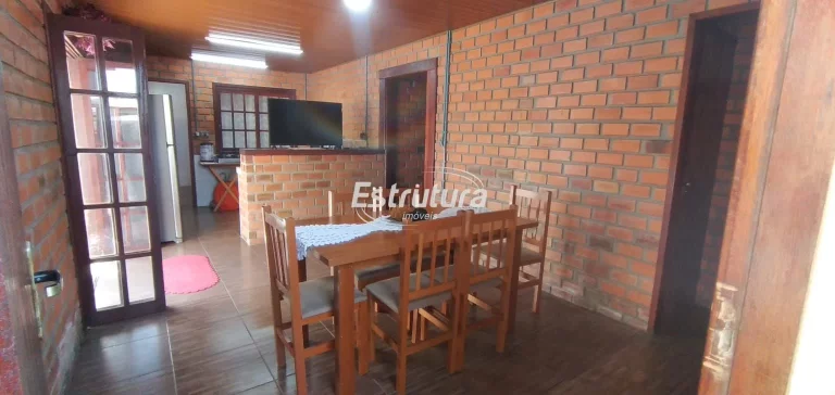 Imagem casa ampla no Pé de Platano 3 dormitórios, piscina e garagem para 3 automóveis