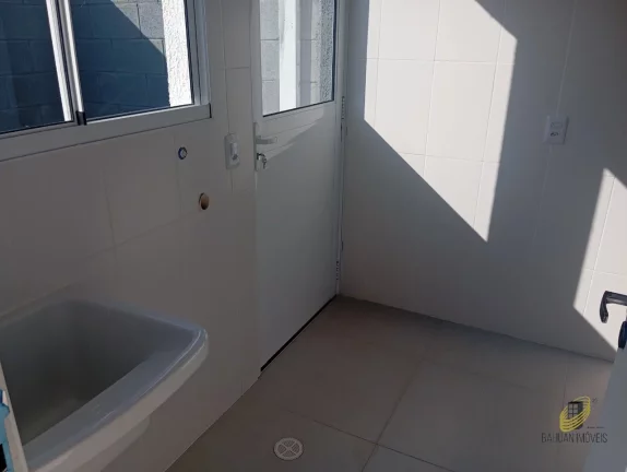 Imagem Casa em Condomínio de Luxo em Cotia-SP, Parque Dom Henrique: 3 quartos, 1 suíte, 2 salas, 3 banheiros, 86m², 2 vagas.