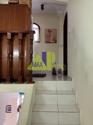 Imagem Casa à venda em São Paulo-SP, Jardim Triana: 3 quartos, 1 suíte, 2 salas, 1 vaga de garagem, 250m². Confira já!