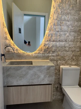 Imagem Casa térrea nova à venda com 3 quartos sendo 3 suítes, todas com armários planejados, ar condici...