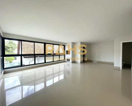 Excelente apartamento no Centro de Joinville, em frente ao 62º Batalhão. Valor baixou! De R$1.110m...