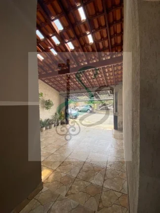 Imagem Venda de casa no Jardim Interlagos, Hortolândia. Casa com 2 dormitórios com armários e piso laminado , sala, cozinha com armários planejados e