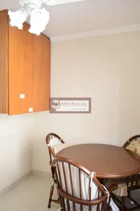 Imagem Sobrado no Jardim Umuarama com 4 quartos, sendo 2 suítes, sala de estar, lavabo, sala de jantar, cozinha e ampla copa. Piso em porcelanato, tanto no térreo como no andar superior. Armários nos quartos e cozinha. Home office/edícula completa, lavanderia, e