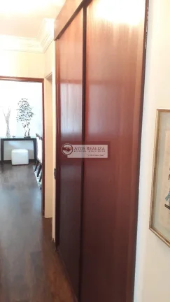 Imagem Exclusivo: Oportunidade a venda próximo ao AEROPORTO de Congonhas. Apartamento a Venda no Jd AEROPORTO, ao lado do Campo belo, com 83m², são 3 Dormitórios com Armários, 2 banheiros, Lavanderia, Cozinha com planejados, 1 vaga fixa e coberta.