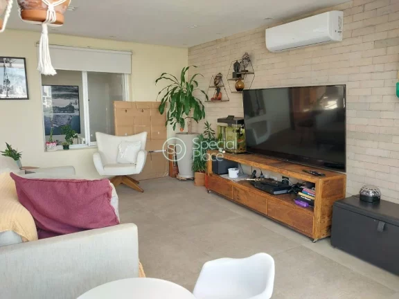 Imagem Excelente cobertura reformada no Panamby. Possui uma vista privilegiada, com privacidade, em condomÃ...