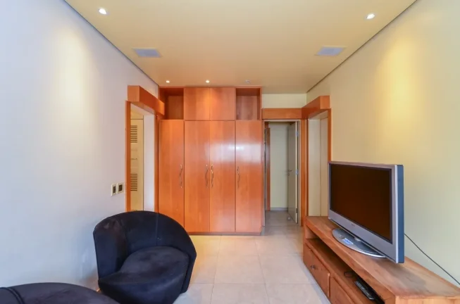 Imagem Apartamento 270M², 4Q, 2 Suítes, 5 Banheiros, 4 Vagas, Piscina Adulto e Infantil, Churrasqueira, Salão de Festas e Jogos, Gerador, Despensa, Depósito.