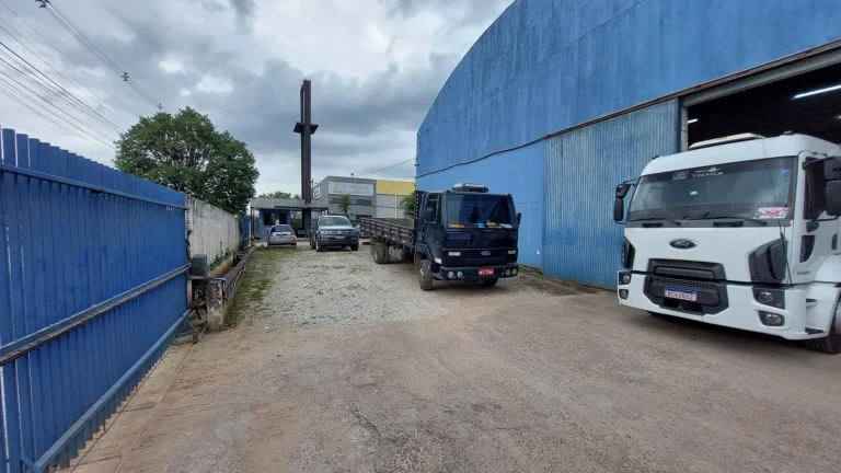 Imagem Barracão industrial 2500 m2 em Curitiba. Bairro Boqueirão