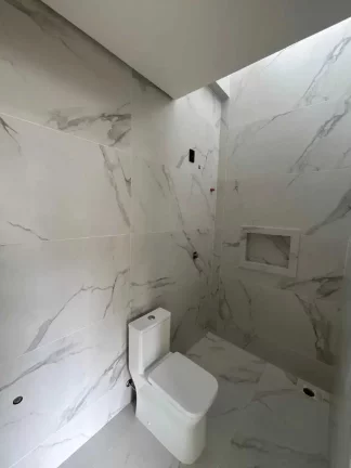 Imagem Sobrado com 3 dormitórios sendo 2 suítes e 1 master e 2 vagas de garagem, Camboriú/SC