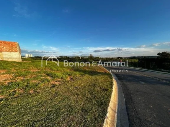 Imagem Excelente terreno de esquina com 605 m², em leve aclive, oferecendo uma metragem diferenciada e uma...