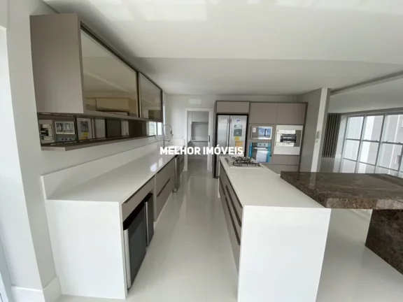 Imagem Apartamento Frente Mar à venda semi mobiliado com 4 suítes, no centro de Balneário Camboriú