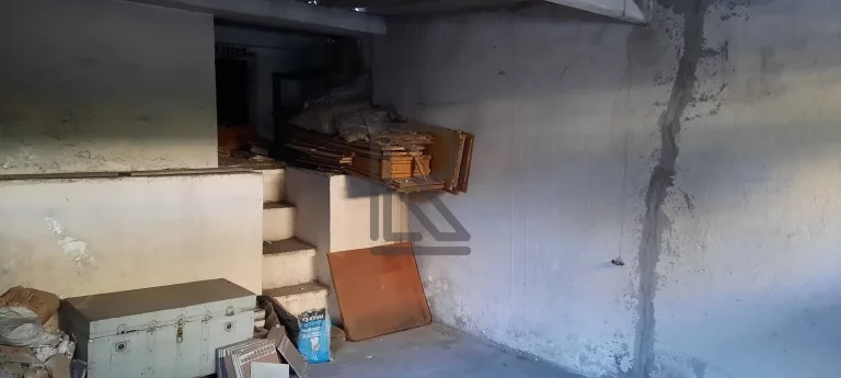 Imagem Oportunidade Imperdível: Casa Antiga em Localização Estratégica com Potencial Comercial!