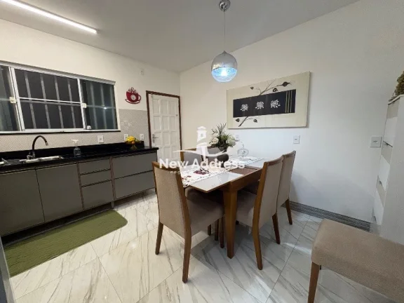 Imagem No Jockey, duas casas em um só imóvel com área gourmet: more com a família, alugue ou transforme em duplex. Comércio e serviços a poucos passos.
