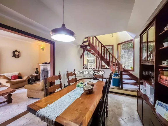 Imagem Casa à venda, 215 m² por R$ 1.300.000,00 - Albuquerque - Teresópolis/RJ