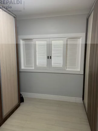 Imagem Impecável casa à venda em Bairro Michel Criciúma-SC, Centro: 3 quartos, 1 suíte, 2 salas, 3 banheiros, 4 vagas de garagem, 200m² de área.
