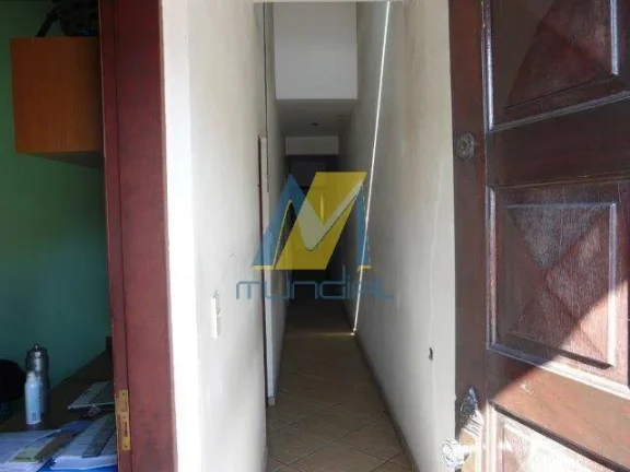 Imagem Descubra o charme atemporal deste sobrado com arquitetura clássica, perfeito para quem valoriza esp...