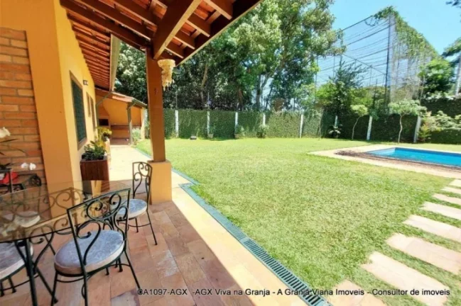 Imagem Belíssima propriedade com ares de Casa de Campo na Granja Viana!