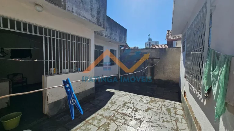 Imagem Casa térrea de 3 quartos e 2 vagas no Imbaúbas em Ipatinga Viva na área mais valorizada do bairro Imbaúbas em Ipatinga, pertinho do Coelho Diniz, Sesi e Aapi. Possui - Sala tv; - Sala de jantar; - C