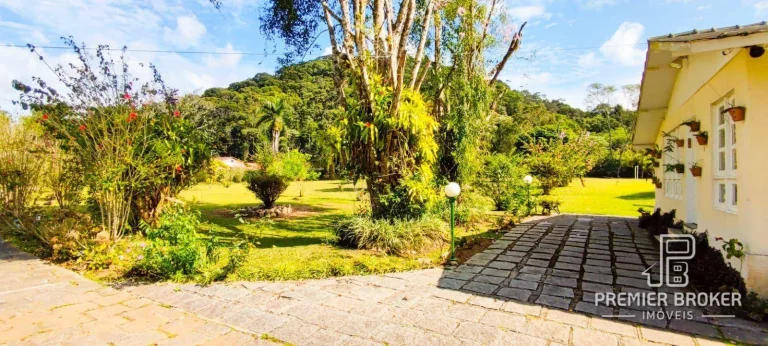 Imagem Casa com 5 dormitórios à venda, 620 m² por R$ 1.650.000 - Próximo a Albuquerque - Teresópolis/RJ