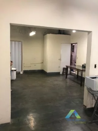 Imagem Excelente sobrado com 3 dormitórios, 3 vagas, 3 banheiros com facil acesso a comércios e principais avenidas