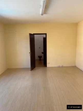 Imagem Alugo Casa - Ótima Localização para Clínica, Comércio ou Moradia em Atibaia