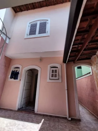 Imagem Sobrado com 3 dormitórios para alugar, 176 m² por R$ 2.600,00 Pq Marajoara