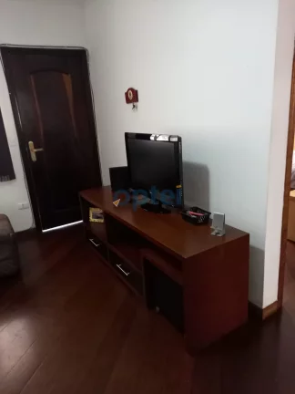 Imagem Casa no Jardim Hollyood - SBC , com 02 dormitórios , suite, quarto de empregada com wc, 2 vagas.