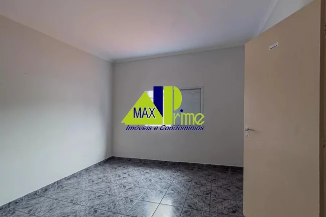 Imagem Casa de Luxo para Locação na Vila Granada, São Paulo-SP: 5 Quartos, 1 Suíte, 3 Salas, 3 Banheiros, 6 Vagas de Garagem.