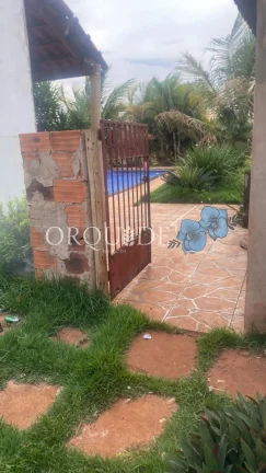 Imagem Chácara à venda em Rio Verde-GO: 3 quartos, 1 suíte, 1 sala, 2 banheiros, 2 vagas de garagem, 180m² de área. Aproveite!