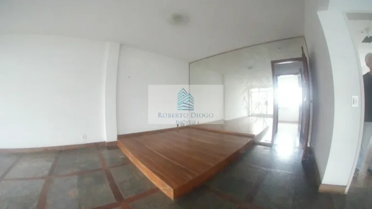 Imagem Imóvel Comercial de Alto Padrão na Barra da Tijuca - 9 Quartos, 2 Suítes, 4 Salas e 5 Vagas de Garagem - Rio de Janeiro-RJ - 982,50m².