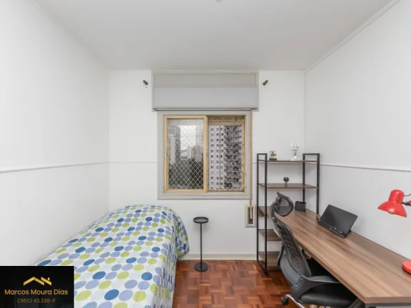 Imagem Apartamento na Pompéia, com 3 dormitórios, 1 suíte, e 2 vagas e dependência de serviço completa. Edifício com Portaria 24 hs, Gerador e Lazer