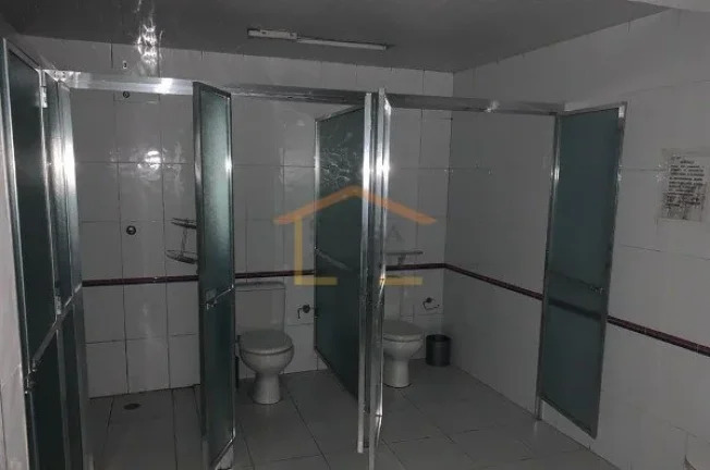 Imagem Prédio comercial, 700m² de terreno 800m² construído.

7 salas, 6 banheiros, piscina, vestiário,...