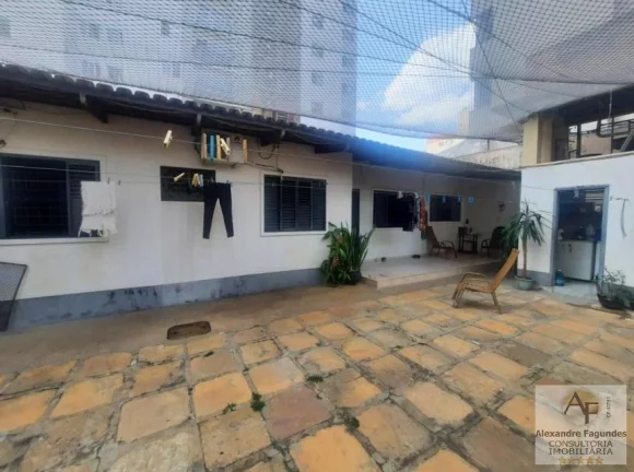 Imagem Casa Comercial para Venda em Goiânia, SETOR AEROPORTO, 4 dormitórios, 1 suíte, 3 banheiros, 3 vagas