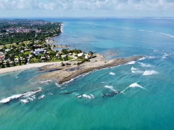 Imagem A 5ª Avenida Imóveis apresenta esse lindo apartamento totalmente decorado no Condominio Villa Azure, na paradisíaca praia da Penha - Ilha de Itaparica