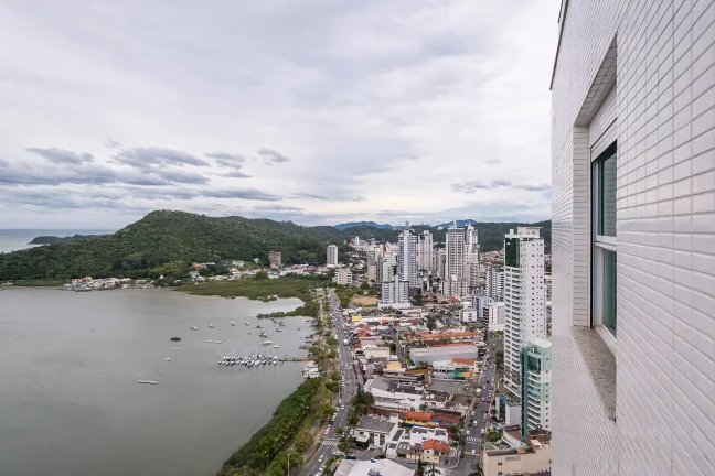 Imagem Apartamento com 3 dormitórios à venda sendo 3 suítes, 328.96 m² por - R$ 8.750.000,00 - Fazenda - Itajaí/SC