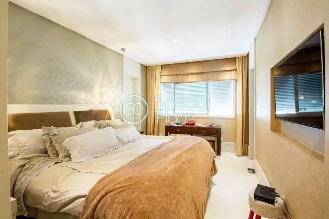 Imagem Apartamento com 207m² em um simpático prédio, em uma das ruas mais charmosa do Jardim Paulista. L...