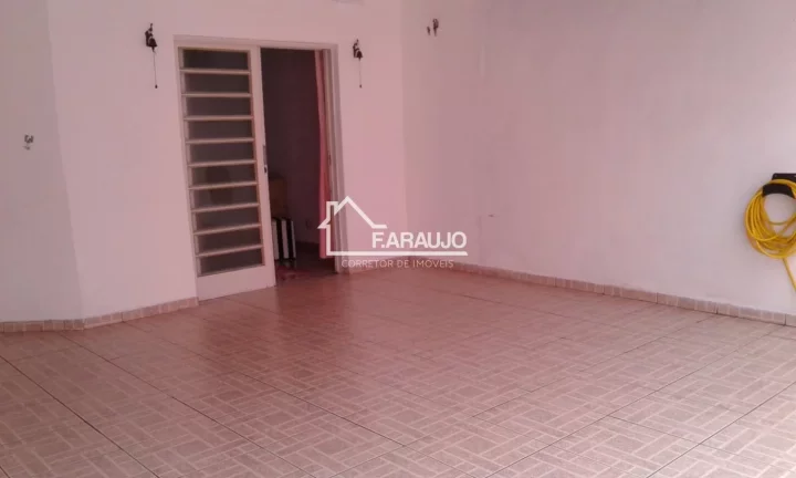 Imagem Casa à venda em Jardim Ana Maria com 234m² 3 quartos, 2 vagas