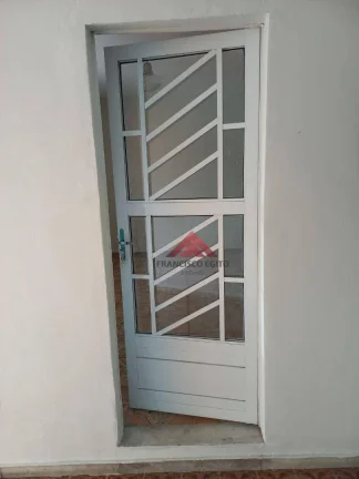 Imagem Otima casa no centro de São Gonçalo com varanda,Sala 02 quartos bamheiro,cozinha e area de serviço,vaga de garagem,proximo a todo comércio do centro d