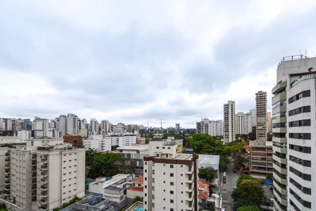Imagem Apartamento reformado com 4 dts (2 suítes) e 5 vagas, com vista Pacaembu