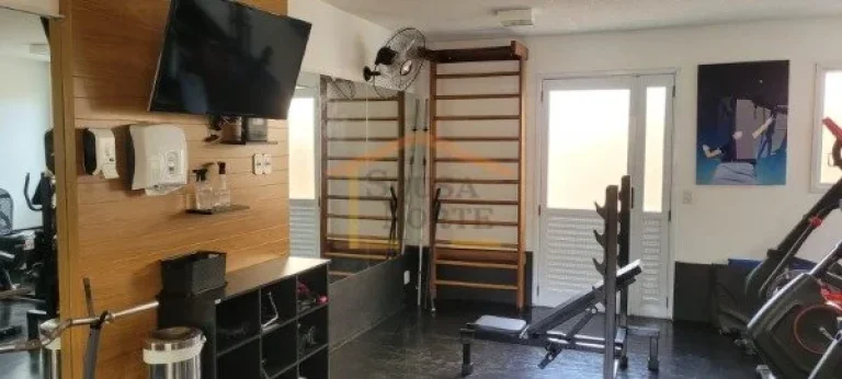 Imagem Apartamento com 2 dormitórios, sendo um com guarda-roupa planejado, piso laminado, sala para dois a...