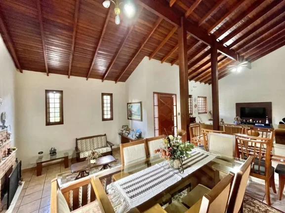 Imagem Cond Chácar dos Lagos - Térrea 3 suítes, anexo gourmet, piscina e pomar!