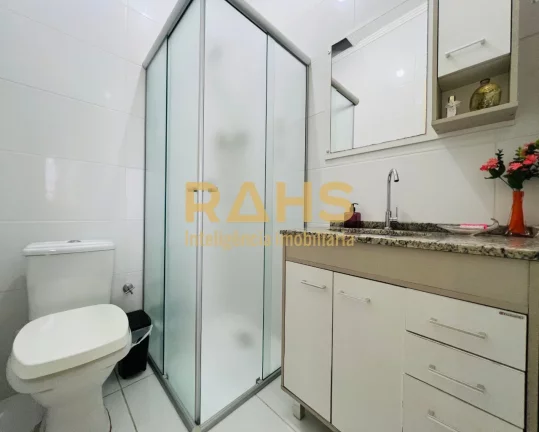 Imagem Excelente Sobrado Geminado com 1 suíte mais 2 quartos no Bairro Boa Vista em Joinville/SC. O imóve...