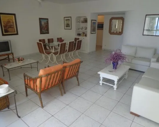 Imagem Apartamento à venda no Guarujá na Praia das Pitangueiras.