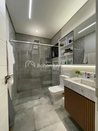 Imagem Casa à venda em Valinhos, em condomínio fechado, totalmente MOBILIADA. Com 3 suítes, todas com sa...