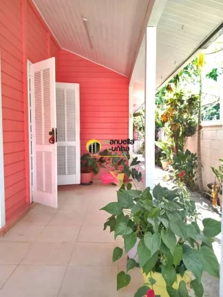 Imagem Belíssima casa Linear em Madeira de Lei 3Qts, Lazer completo - Oportunidade