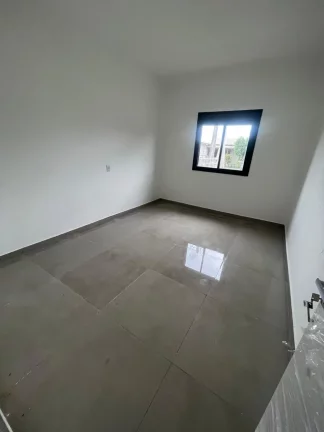 Imagem Casa de 2 quartos com amplo espaço de pátio em excelente localização do Bairro Oeste- Sapiranga