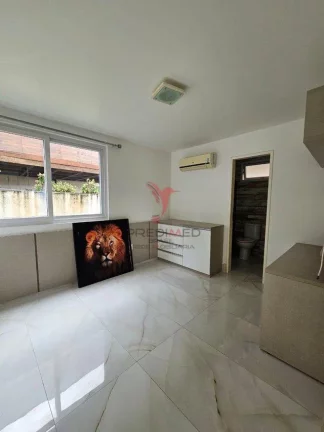 Imagem Casa com 4 Suites,para aluguel ,com piscina em condomínio horizontal