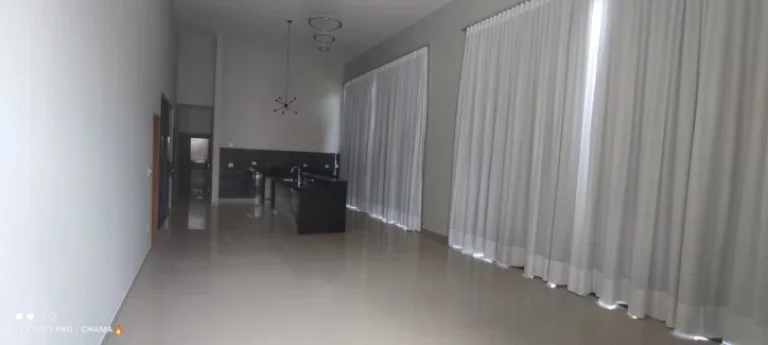 Imagem Casa à Venda com 450m², 3 dormitórios, 3 suítes, 1 sala e 4 vagas!!!