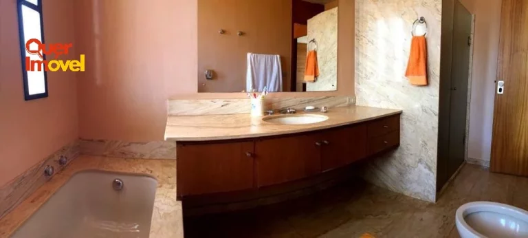 Imagem Oportunidade: Casa à venda no Jardim Sumaré, Zona Sul de Ribeirão Preto-SP. 5 quartos, 2 suítes, 4 salas, 6 banheiros, 6 vagas de garagem, 880m². Quer Imóvel Negócios Imobiliários.
