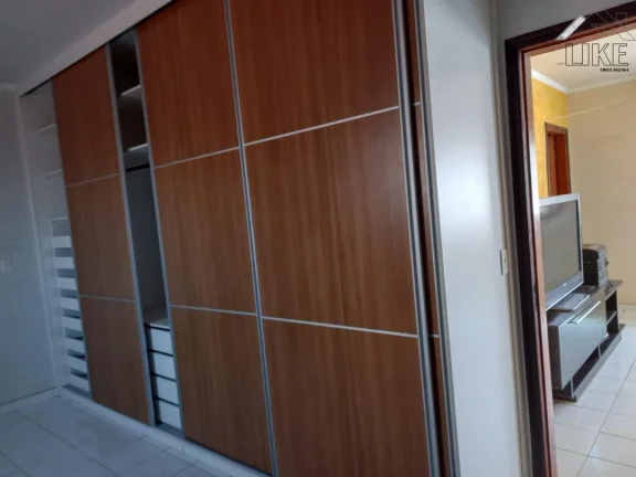 Imagem Alugo casa com terraço na Cidade Jardim