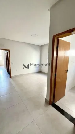 Imagem Casa para Venda em Trindade, Setor Cristina II, 2 dormitórios, 1 suíte, 2 banheiros, 2 vagas